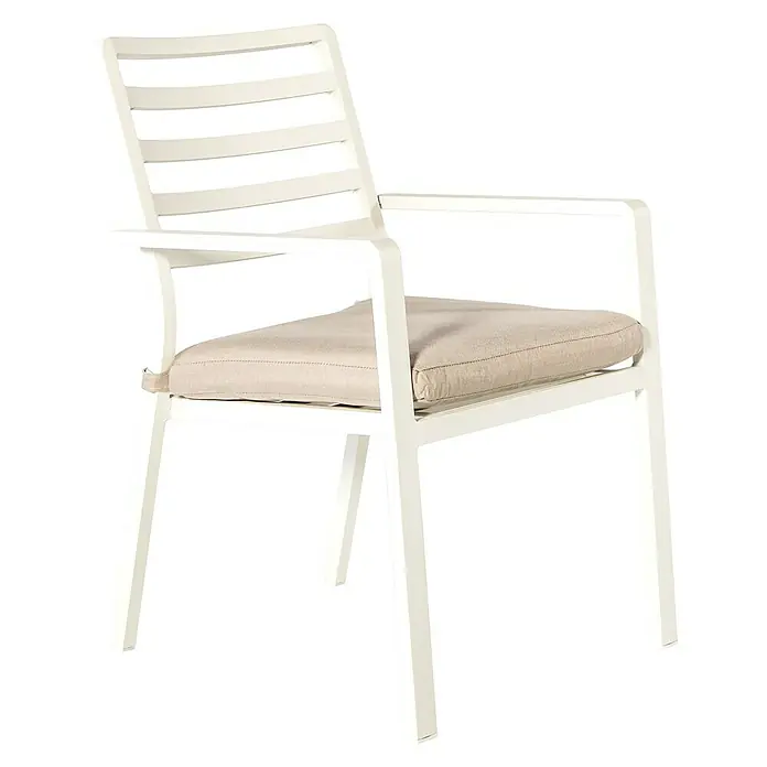 Silla de jardín Galilee - 64 x 56 x 85 cm, Blanco, Aluminio, Apilable - Elegante sillón blanco con cojín beige. La silla combina comodidad con diseño elegante para uso interior y exterior.