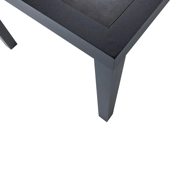 Mesa de jardín Mistral - L x An x Al: 192 x 102 x 74 cm, Aluminio/Cerámica, Antracita - Primer plano de una mesa gris moderna con patas distintivas y un tablero elegante. Una pieza de mobiliario elegante adecuada para cualquier habitación.