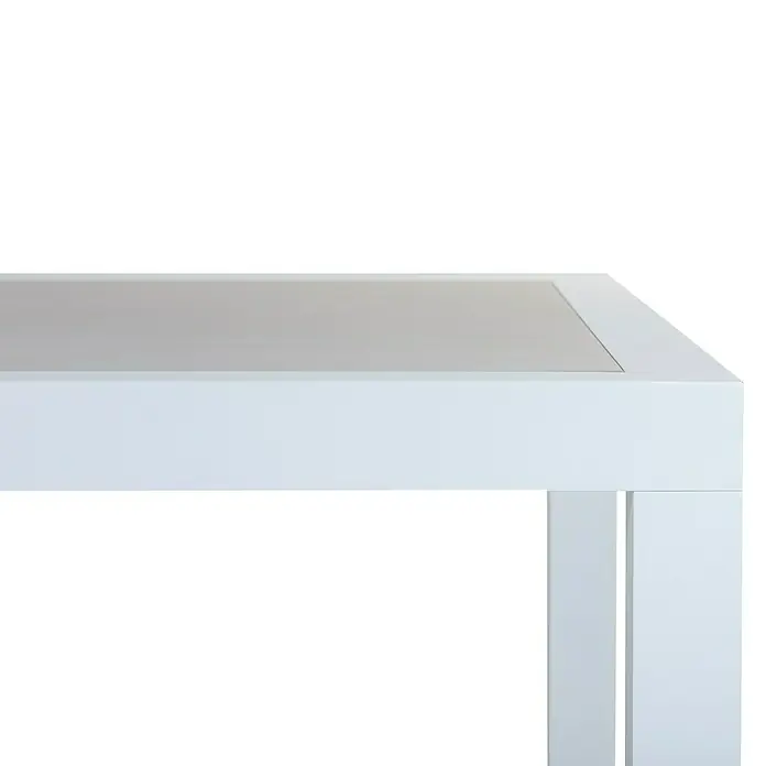 Mesa de jardín Mistral - L x An x Al: 192 x 102 x 74 cm, Aluminio/Cerámica, Blanco - Primer plano de una mesa blanca moderna con una tapa gris. Las líneas limpias y la estética minimalista de la mesa son el foco de atención.