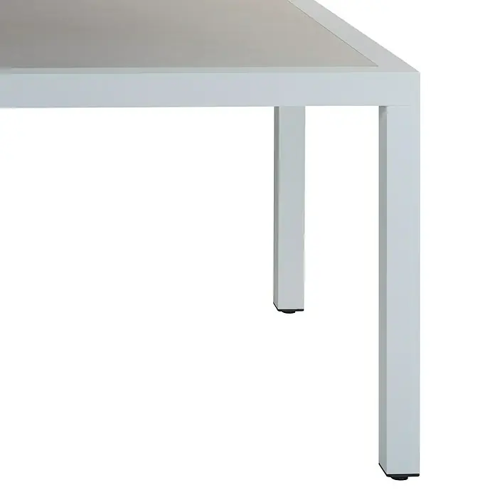 Mesa de jardín Mistral - L x An x Al: 192 x 102 x 74 cm, Aluminio/Cerámica, Blanco - Primer plano de una mesa blanca moderna que muestra sus líneas limpias y diseño minimalista, destacando la estética elegante del mueble.