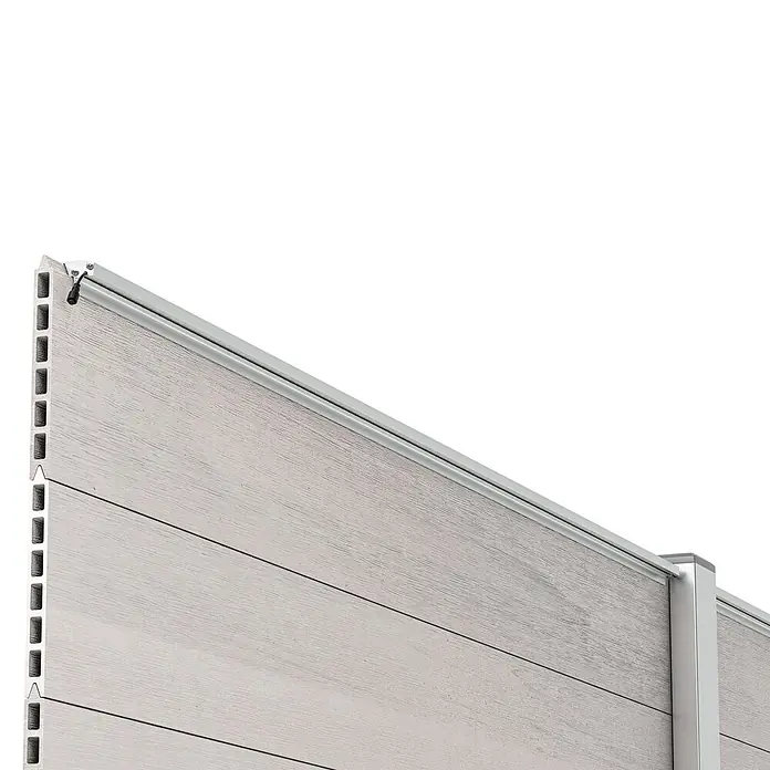 LyghtUp Zaunbeleuchtung - Länge: 173,3 cm, Silber, Passend für: WPC- und Aluminium-Steckzäune - Detailaufnahme eines modernen, grauen WPC-Zaunsystems mit Aluminiumrahmen und horizontalen Paneelen. Ideal für stilvolle Gartengestaltung.