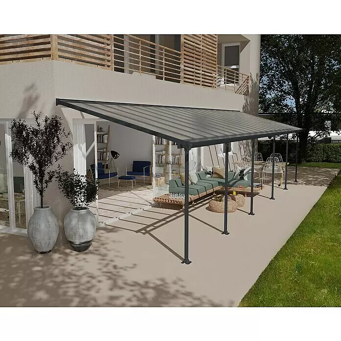 Solid Elements Terrassenüberdachung Martina - B x T: 1.035 x 300 cm, Anthrazitgrau, Polycarbonat, Transparent - Dunkelgraue Metallpergola mit lichtdurchlässigem Dach, an einem Haus befestigt, überdacht eine Terrasse.