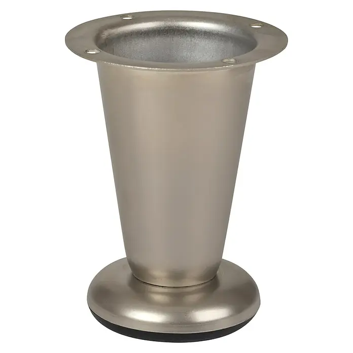 Walteco Möbelfuß - L x B x H: 7 x 7 x 10 cm, Traglast: 50 kg, Metall, Vernickelt - Nahaufnahme eines einzelnen, eleganten Möbelfußes aus Metall mit breiter Basis und Befestigungsflansch.