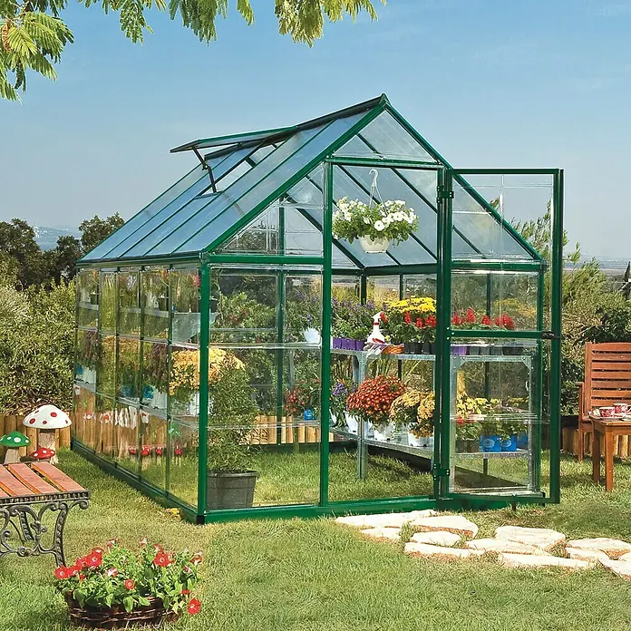 Palram – Canopia Gewächshaus Hybrid - Außenmaß inkl. Dachüberstand (B x T): 185 x 306 cm, Grün, Grundfläche: 5,7 m² - Geräumiges Gewächshaus mit Glaswänden, das eine Vielzahl von Pflanzen beherbergt, steht im Garten.