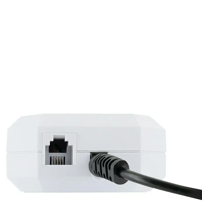 Schwaiger Telefon-Anschlussverteiler TAE - 4-fach, 0,2 m - Nahaufnahme eines weißen Netzwerkadapters mit eingestecktem Ethernet-Kabel und freiem RJ45-Anschluss. Ideal für Netzwerktechnik-Enthusiasten.