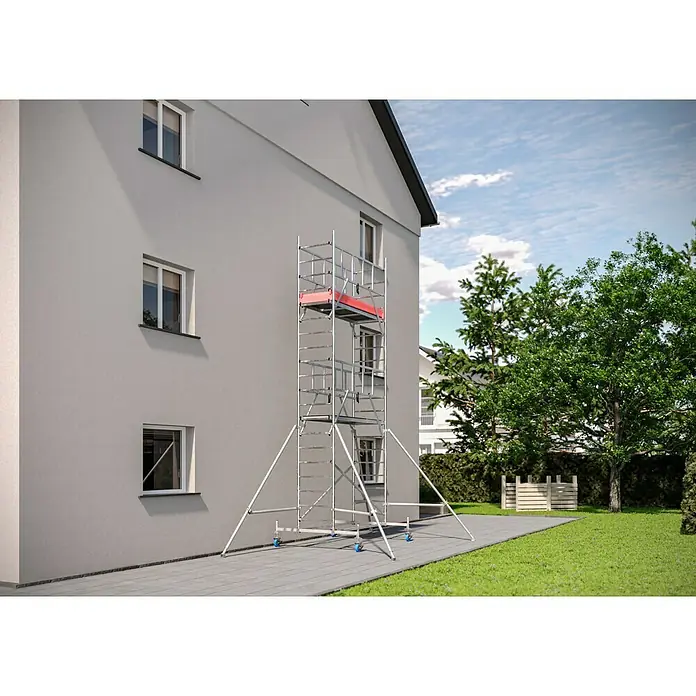 Krause ProTec Rollgerüst - Arbeitshöhe: 6,3 m, Belastbarkeit Plattform: 240 kg - Das Bild zeigt ein robustes, mobiles Gerüst aus Aluminium, das sich ideal für Arbeiten an Fassaden eignet. Es bietet sicheren Stand und flexible Einsatzmöglichkeiten.