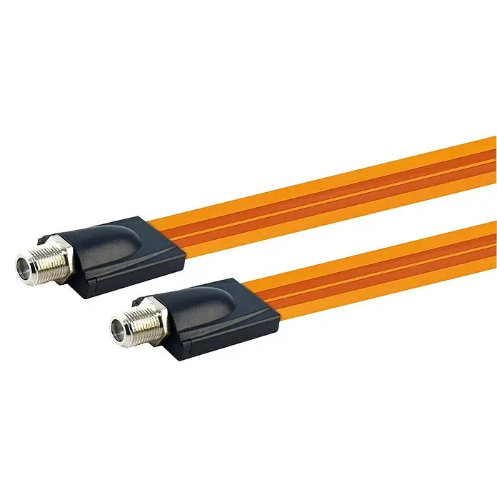 Schwaiger Fensterdurchführung Koax-Kabel Ultraflach - Schwarz, Länge: 17,3 cm, F-Buchse - Nahaufnahme von zwei orangen, flachen Koaxialkabeln mit schwarzen Endstücken und silbernen Anschlüssen auf schwarzem Hintergrund.