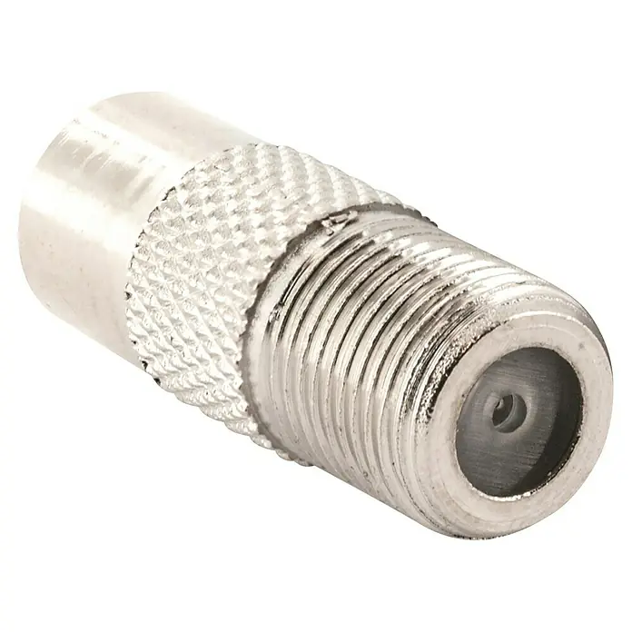 Schwaiger Koax-Adapter - F-Buchse, IEC-Stecker, 1 Stk. - Nahaufnahme eines F-Steckers, einem Koaxialkabelverbinder, der für TV- und Satellitenanschlüsse verwendet wird, auf schwarzem Hintergrund.