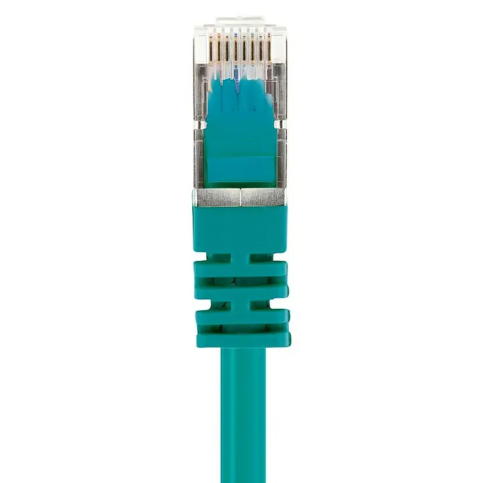 Schwaiger Netzwerk-Kabel - Länge: 2,5 m, Grün, RJ45-Stecker, Bis zu 1 GBit/s - Nahaufnahme eines türkisfarbenen Ethernetkabels mit RJ45-Stecker, das für Netzwerkverbindungen verwendet wird. Ideal für schnelle Datenübertragung.