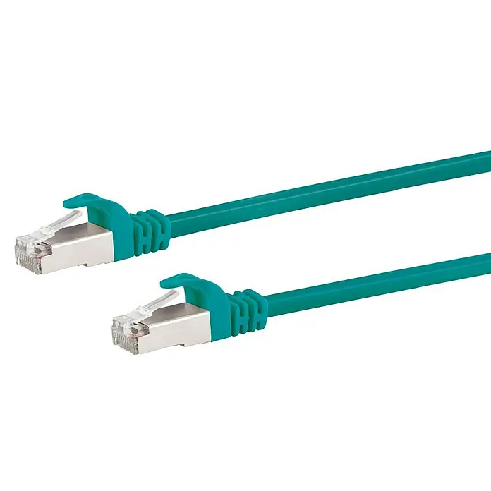 Schwaiger Netzwerk-KabelLänge: 2,5 m, Grün, RJ45-Stecker, Bis zu 1 GBit/s - Nahaufnahme eines türkisfarbenen Cat6-Ethernetkabels mit RJ45-Steckern, ideal für schnelle Netzwerkverbindungen und Datenübertragung.