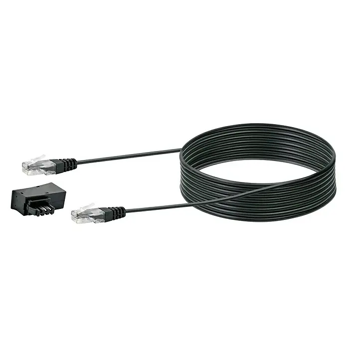 DSL-Anschlusskabel - RJ45-Stecker, 6 m, Schwarz - Schwarzes Netzwerkkabel mit RJ45-Steckern und einem Adapter, aufgerollt dargestellt. Ideal für stabile Netzwerkverbindungen.