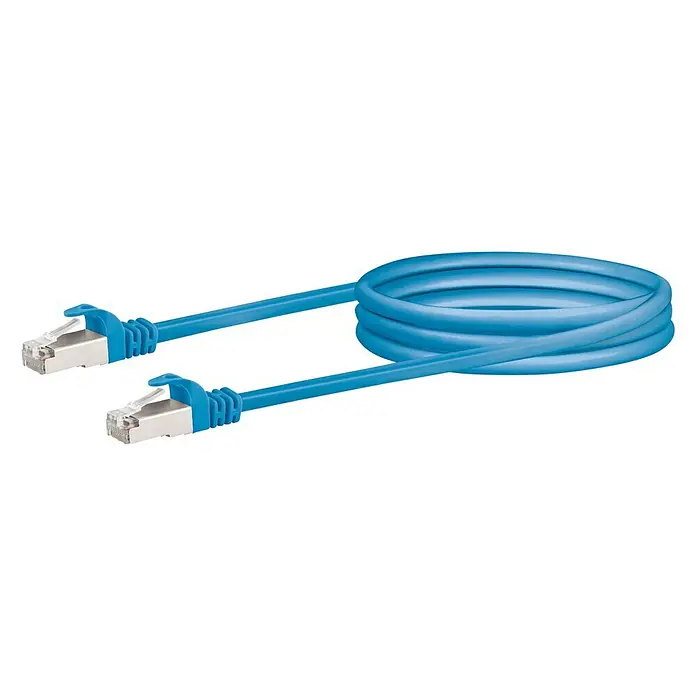 Schwaiger Netzwerk-Kabel - Länge: 2,5 m, Blau, RJ45-Stecker, Bis zu 1 GBit/s - Ein blaues Ethernet-Kabel mit RJ45-Steckern, aufgerollt vor schwarzem Hintergrund, ideal für Netzwerkverbindungen.