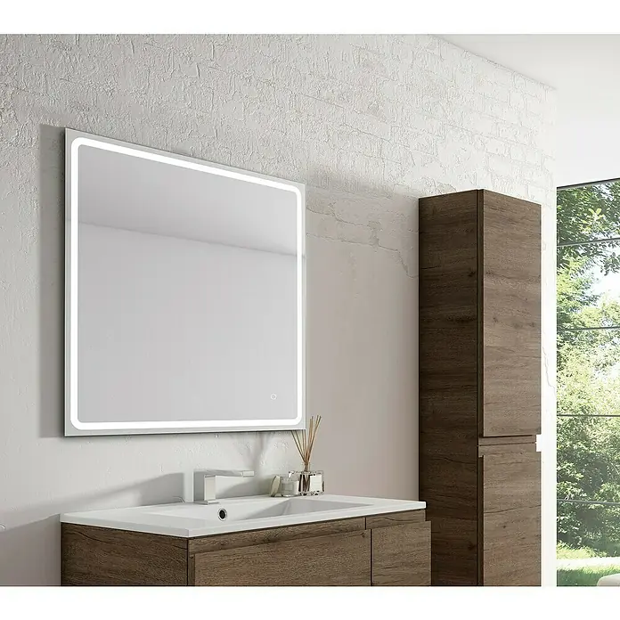 Camargue Espejo con luz Kuadro - 80 x 80 cm - Espejo de baño cuadrado iluminado sobre un tocador de madera con lavabo blanco y un armario alto marrón.