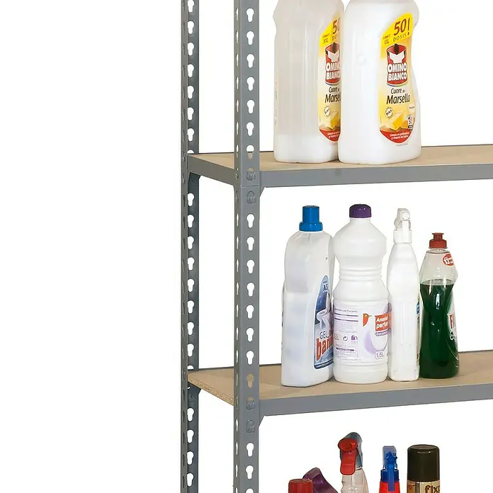 Simonrack Maderclick Metallregal Maderclick Mini - H x B x T: 180 x 80 x 40 cm, Traglast pro Boden: 150 kg, Anzahl Böden: 5 Stk., Stecken, Grau - Aufnahme eines Regals voller Haushaltsreiniger, darunter Omino Bianco-Reiniger, Sprays und verschiedene Reinigungsmittel.