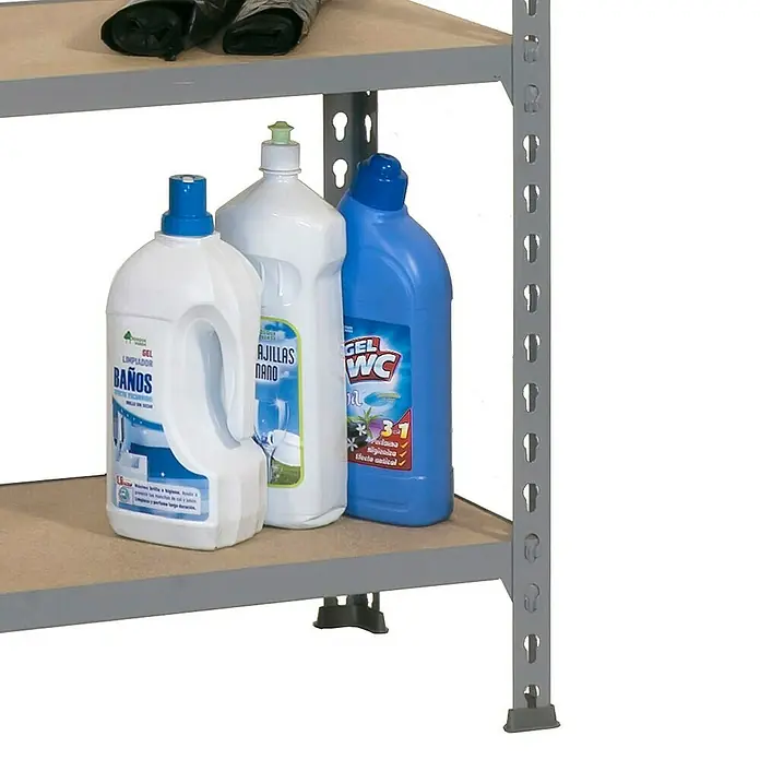 Simonrack Maderclick Metallregal Maderclick Mini - H x B x T: 180 x 80 x 40 cm, Traglast pro Boden: 150 kg, Anzahl Böden: 5 Stk., Stecken, Grau - Regal mit Reinigungsutensilien. Das Bild zeigt Reinigungsflaschen auf einem robusten Regal, ideal für Lagerung und Ordnung im Haushalt.