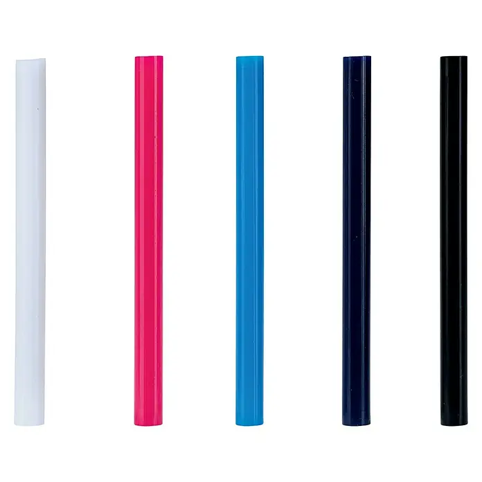 Rapid Klebepatronen Bunt - Durchmesser Klebepatrone: 7 mm, Weiß/Rot/Gelb/Hellblau/Dunkelblau/Schwarz - Abbildung von fünf bunten Kunststoffstäben, von Weiß über Pink, Blau, Dunkelblau bis Schwarz, vor schwarzem Hintergrund.