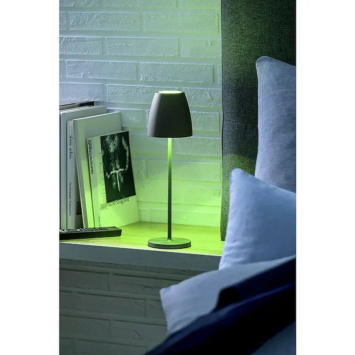 Lavida Akku-Tischleuchte Silea - 3,3 W, Anthrazit, Lichtfarbe: RGBW - Nahaufnahme einer stilvollen Tischlampe mit grünem Licht, die eine moderne und gemütliche Atmosphäre schafft.
