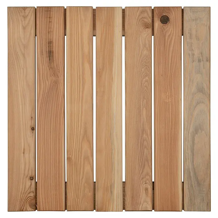 Holzfliese - Lärche, 50 x 50 x 3,6 cm, 1 Stk. - Nahaufnahme einer Holzplatte aus hellbraunen Holzlatten mit sichtbarer Maserung und kleinen Astlöchern.