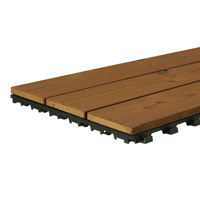 Klickfliese Smartdeck - Kiefer, 60 x 30 x 2,5 cm, Naturbraun, 1 Stk. - Das Bild zeigt modulare Terrassendielen aus Holz mit einer schwarzen Kunststoffunterkonstruktion, ideal für eine einfache und schnelle Terrassengestaltung.