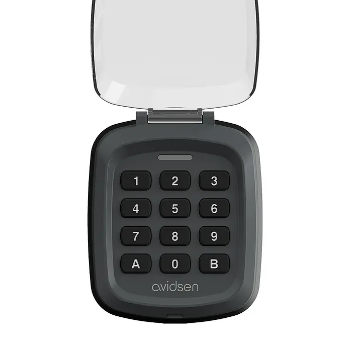 Avidsen Teclado de código inalámbrico - Alcance: 80 m - Imagen de un teclado Avidsen con la tapa abierta. El teclado tiene botones con números y letras para la introducción de código.