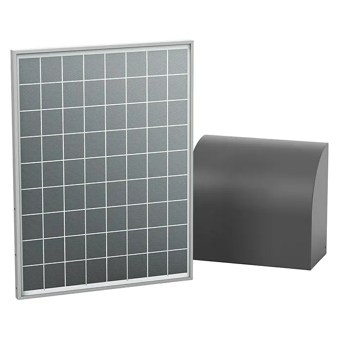 Kit de alimentación solar - IP44, Con energía solar - Primer plano de un panel solar con una caja de alojamiento gris sobre un fondo negro, ideal para soluciones de energía sostenible.