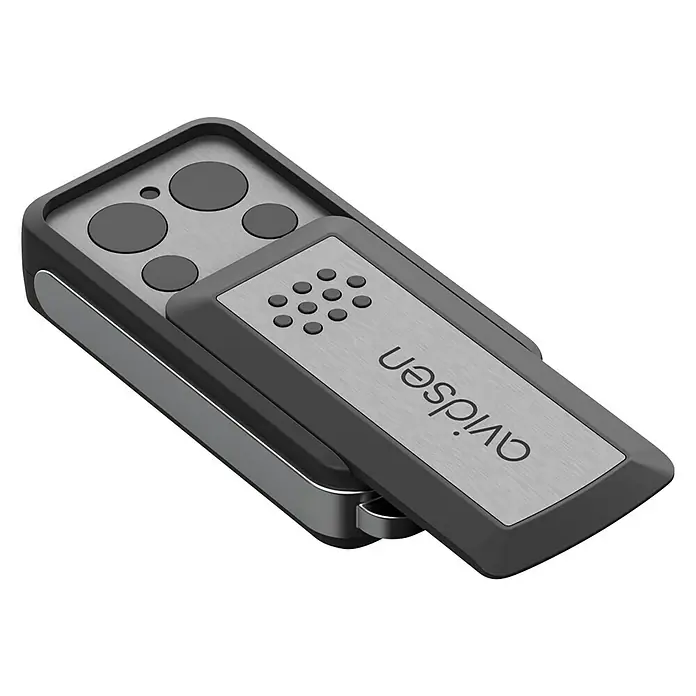Avidsen Mecanismo de puerta de garaje Orane 510 con brazo articulado - Anchura puerta: 0 m - 2,5 m - Imagen de un control remoto Avidsen, hecho de plástico gris con detalles plateados, con varios botones.