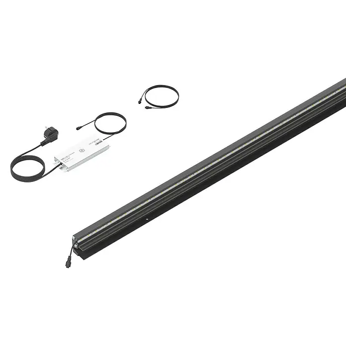 LyghtUp Zaunbeleuchtung Starter-Set - Länge: 173,3 cm, Anthrazit, Passend für: WPC- und Aluminium-Steckzäune, 3 -tlg. - Nahaufnahme einer LED-Lichtleiste mit Stromversorgung und Zubehör auf schwarzem Hintergrund.