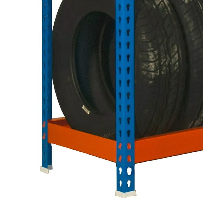 Simonrack Simonauto Reifenregal Autoforte - H x B x T: 200 x 150 x 45 cm, Anzahl Träger: 3 Stk., Stecken, Blau/Orange - Reifenregal mit blauen Ständern und orangefarbenen Regalböden, gefüllt mit schwarzen Reifen für die Lagerung in der Werkstatt oder Garage.