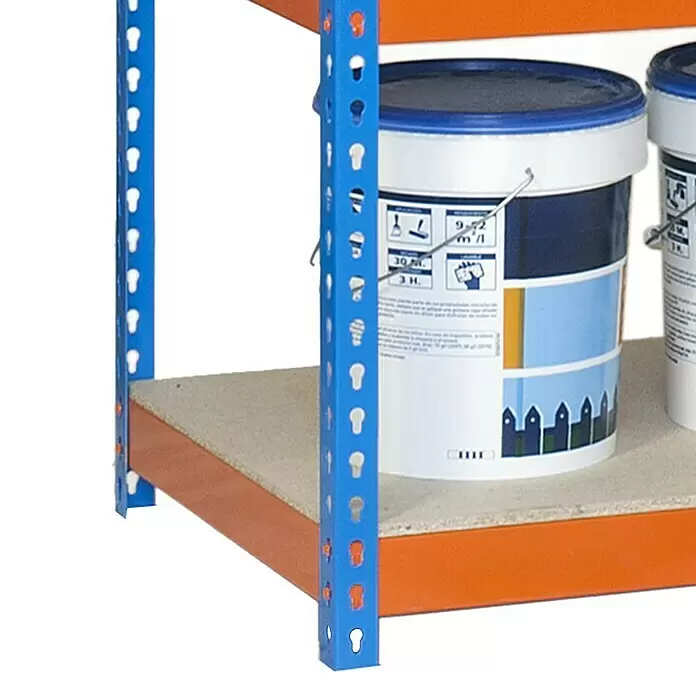 Simonrack Ecoforte Schwerlastregal Chipboard - H x B x T: 200 x 180 x 45 cm, Traglast pro Boden: 400 kg, Anzahl Böden: 5 Stk., Stecken, Blau/Orange - Blaues und oranges Schwerlastregal mit heller MDF-Platte, das weiße Farbeimer trägt.