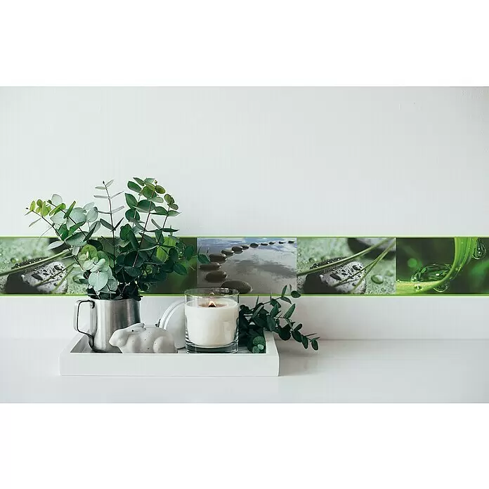A.S. Création Only Borders 11 Tapetenborte Wellness - Kunststoff, Bunt - Ein weißes Tablett mit Eukalyptus, einem weißen Hasen und einer brennenden Kerze unter einer Zen-Natur-Wandborte.
