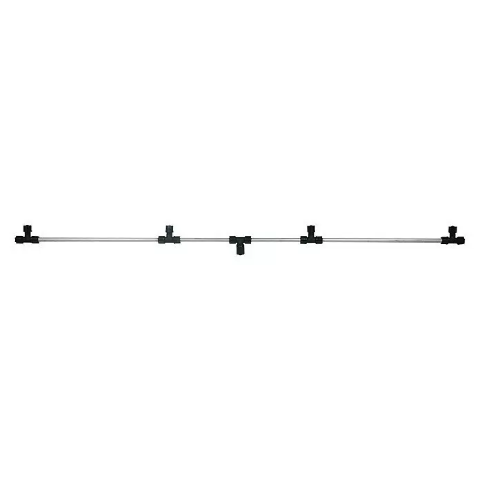 Solo Spritzbalken mit 4 Düsen - 120 cm, Aluminium - Silbernes Rohr mit schwarzen T-Verbindern, Teil eines Sprüh- oder Bewässerungssystems.