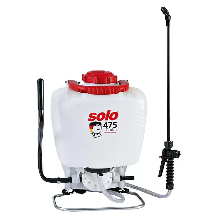 Solo Drucksprühgerät Comfort 475 - Betriebsdruck: 4 bar, Kunststoff - Weißes Solo 475 Comfort Rückensprühgerät mit rotem Deckel und schwarzem Sprühstab zur Flüssigkeitsanwendung.