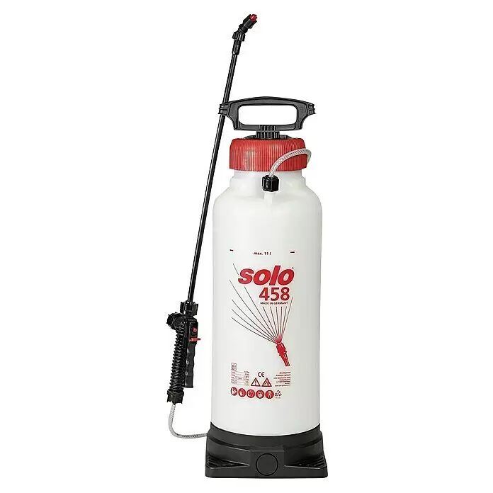 Solo Drucksprühgerät Pro 458 - Betriebsdruck: 3 bar, Kunststoff - Weißes Solo 458 Drucksprühgerät mit rotem Verschluss, schwarzem Pumpengriff, langem schwarzem Sprührohr und roter Düsenspitze.