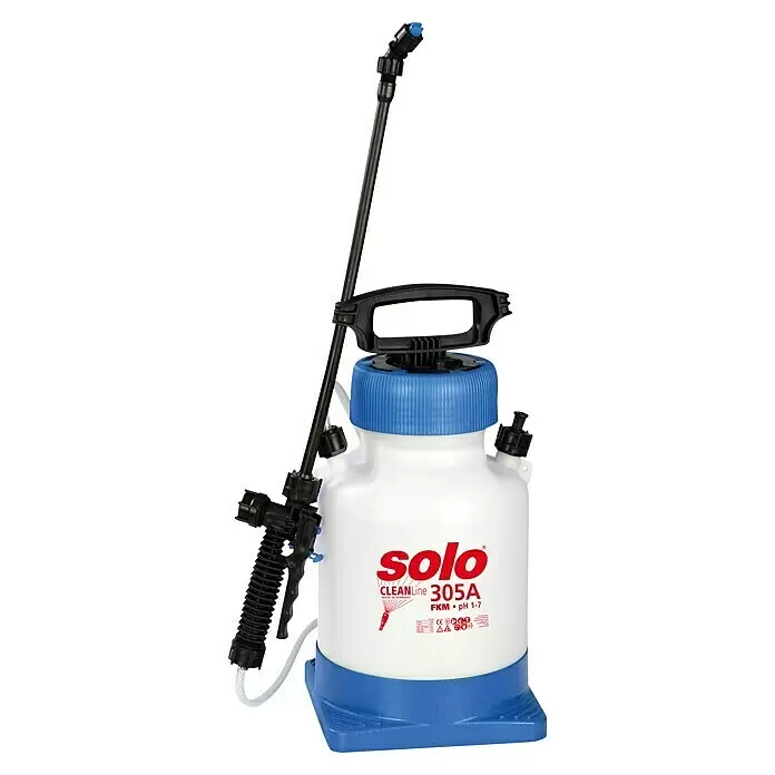 Solo Drucksprühgerät Cleanline 305 A mit Standfuß - Betriebsdruck: 3 bar, Kunststoff - Weißer und blauer Solo Drucksprüher mit schwarzem Griff und langer Sprühlanze, für Reinigungslösungen.