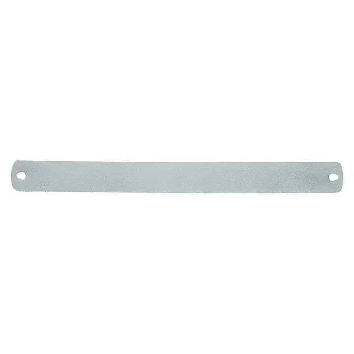 Küpper Hoja de sierra de recambio Metall modelo 303 - Longitud de hoja: 550 mm, Número de dientes: 22 ud. - Primer plano de una hoja de sierra para metales plateada con agujeros en ambos extremos, sobre un fondo blanco limpio.