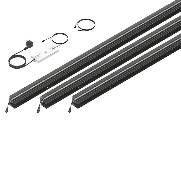 LyghtUp Zaunbeleuchtung Starter-Set - Länge: 173,3 cm, Anthrazit, Passend für: WPC- und Aluminium-Steckzäune, 5 -tlg. - Drei LED-Leuchtstoffröhren in verschiedenen Größen, zusammen mit Zubehör wie Kabeln und einem Netzteil. Alles auf schwarzem Hintergrund.
