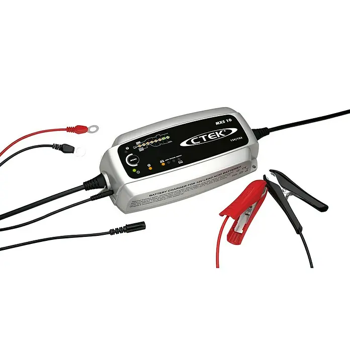 CTEK Equipo cargador automático MXS 10 - Corriente de carga: 10 A, Capacidad: 20 Ah - 200 Ah - El cargador de batería CTEK MXS 10 para baterías de plomo-ácido de 12V con cables y pinzas sobre fondo negro.