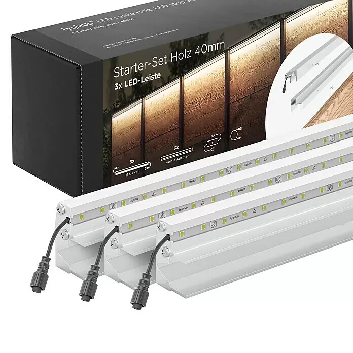 LyghtUp Zaunbeleuchtung Starter-Set - Länge: 173,3 cm, Silber, Passend für: Holzzäune mit 40 mm Stärke, 8 -tlg. - Drei weiße LyghtUp LED-Lichtleisten und deren dunkelgraue Verpackung, mit Produktdetails und Montagekomponenten.