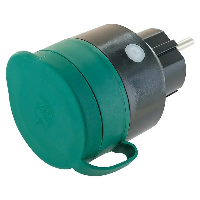 Schwaiger WiFi-Schaltsteckdose Außen - Außen, IP44, Schwarz, Grün - Nahaufnahme eines grünen und schwarzen Stromadapters mit Eurostecker. Der Adapter hat eine Schutzkappe und einen Knopf.