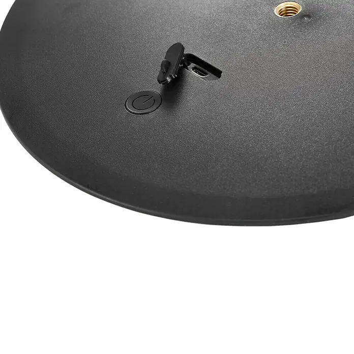 Nordlux Sponge Akku-Pendelleuchte Sponge - 4,8 W, Warmweiß - Detailaufnahme einer schwarzen, runden Produktbasis mit einem Einschaltknopf, einem Klappmechanismus und einem Gewindeanschluss.