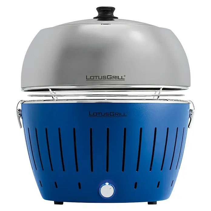 LotusGrill Grillhaube mit Glaseinsatz - Passend für: Lotusgrill Holzkohlegrill Classic - LotusGrill Holzkohlegrill in Blau mit silbernem Deckel. Der rauchfreie Grill für den schnellen Einsatz auf dem Balkon oder beim Camping.