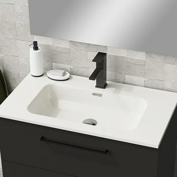 Artysan Conjunto de mueble de baño Arosa 3C - Ancho: 80 cm, 3 pzs., Negro, Mate - Primer plano de un baño moderno con lavabo, grifo y encimera.