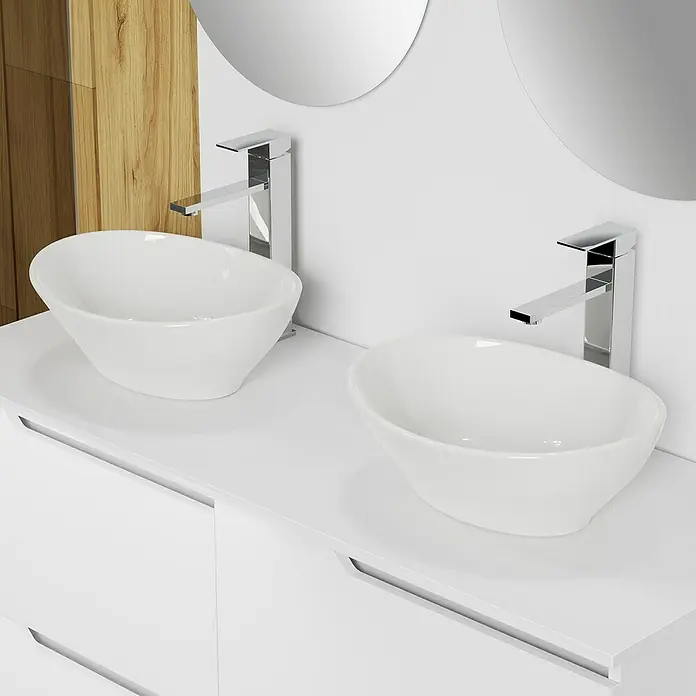 Artysan Conjunto de mueble de baño Zeus Top - 7 pzs., Blanco, Mate - Primer plano de un tocador doble con lavabos sobre encimera y grifos modernos, ideal para un diseño de baño elegante.