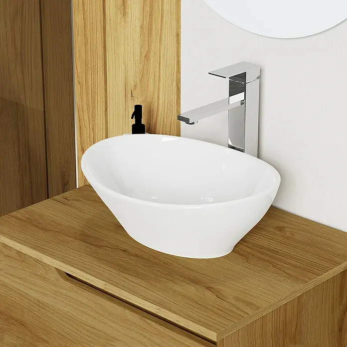 Artysan Conjunto de mueble de baño Zeus Top - Ancho: 60 cm, 4 pzs., Teka, Mate - Un lavabo ovalado blanco montado sobre un mueble de madera con grifo cromado y dispensador, ideal para baños modernos.