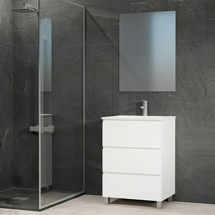 Artysan Conjunto de mueble de baño Patri - Ancho: 60 cm, 3 pzs., Blanco, Mate - Escena de baño con un tocador blanco moderno con tres cajones y un espejo rectangular, complementado con una ducha con mampara de vidrio.