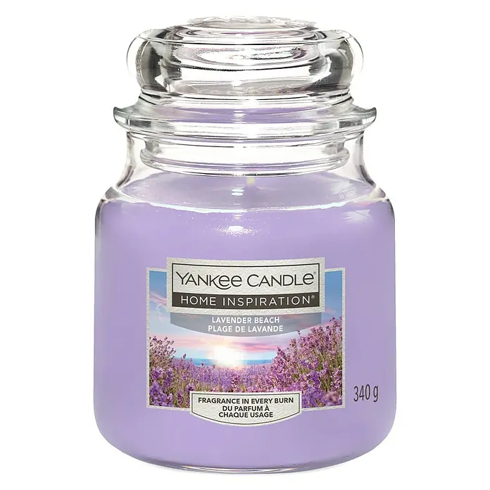 Yankee Candle Home Inspirations Duftkerze - Im Glas, Lavender Beach, Medium - Eine Yankee Candle Home Inspiration Duftkerze "Lavender Beach", die ein beruhigendes und entspannendes Ambiente schafft.