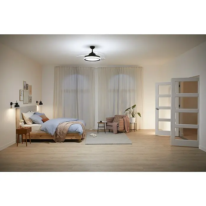 Philips Ventilador de techo Bliss Negro - Transparente, 51 cm, 28 W - 35 W, Blanco cálido - Dormitorio con un elegante ventilador de techo negro con iluminación LED integrada, creando un ambiente confortable.