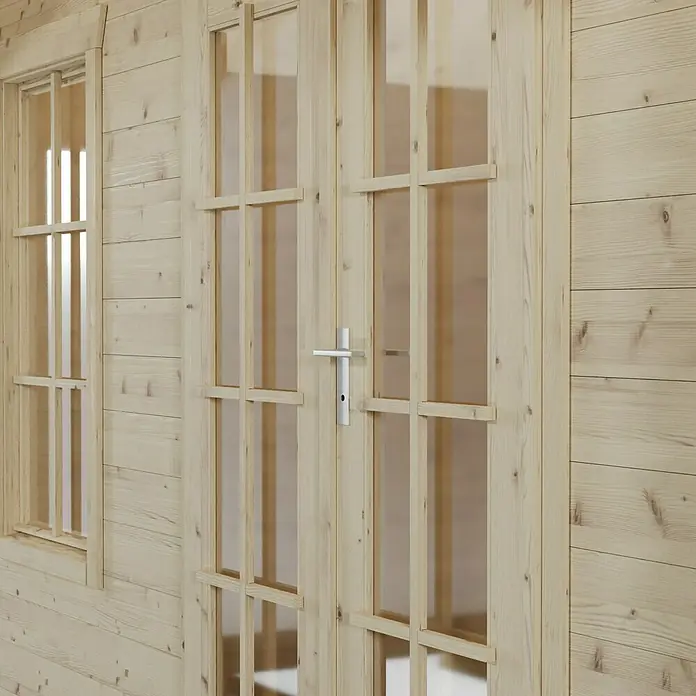 SKAN HOLZ Gartenhaus Langesund 1 - Außenmaß inkl. Dachüberstand (B x T): 380 x 350 cm, Holz, Natur - Nahaufnahme einer Holztür mit Glaseinsätzen und Fenster, die die natürliche Holzmaserung und das Design hervorhebt.