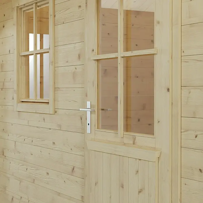 SKAN HOLZ Gartenhaus Como 3 - Außenmaß inkl. Dachüberstand (B x T): 340 x 400 cm, Holz, Natur - Detailansicht einer Holztür und eines Fensters eines Holzhauses, die die natürliche Holzmaserung und das schlichte Design hervorheben.