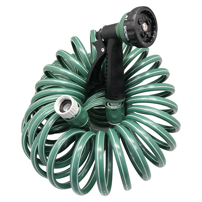 Altadex Manguera en espiral EVA - Largo: 15 m - Un carrete de manguera de jardín en espiral verde con una boquilla de pulverización negra. Perfecto para riego de jardines y lavado de coches.